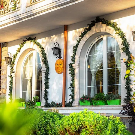 וילה Bujtina E Diellit Boutique