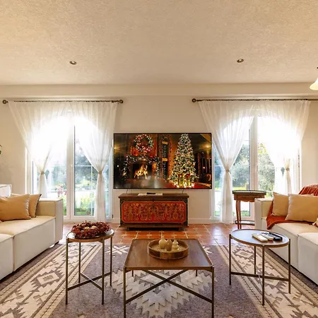 Bujtina E Diellit Boutique וילה