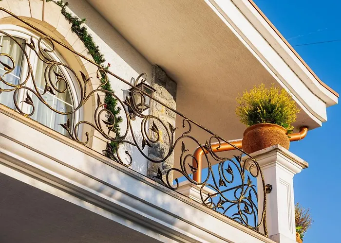 Bujtina E Diellit Boutique Villa Tirana