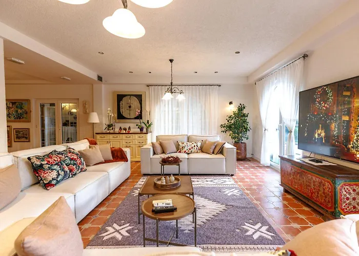 Bujtina E Diellit Boutique Villa *