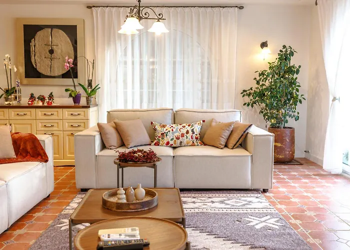 Villa Bujtina E Diellit Boutique *