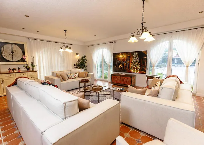 Bujtina E Diellit Boutique Villa