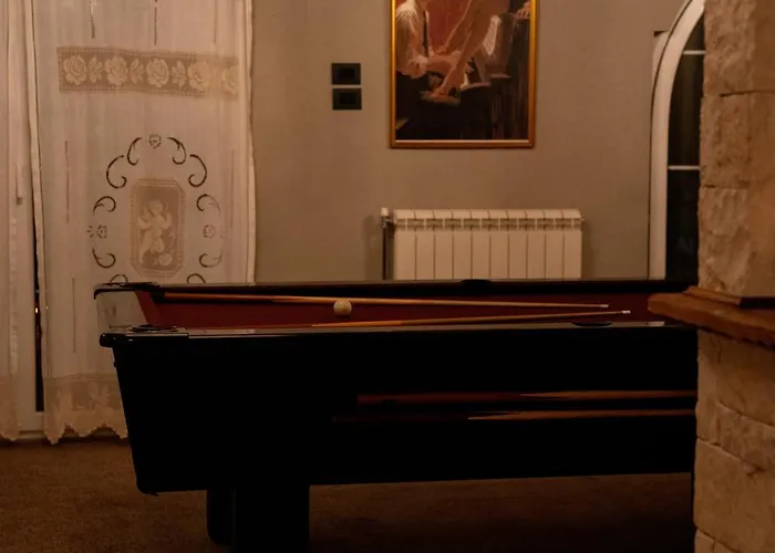 Bujtina E Diellit Boutique * טיראנה