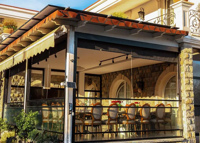 Bujtina E Diellit Boutique Villa *