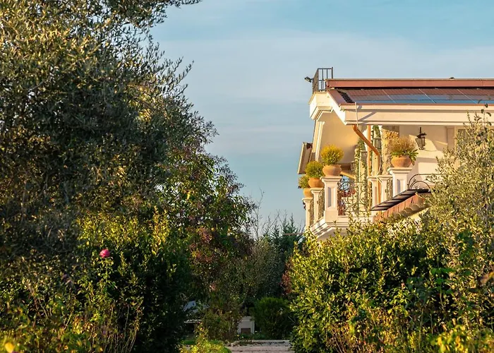 Bujtina E Diellit Boutique וילה טיראנה