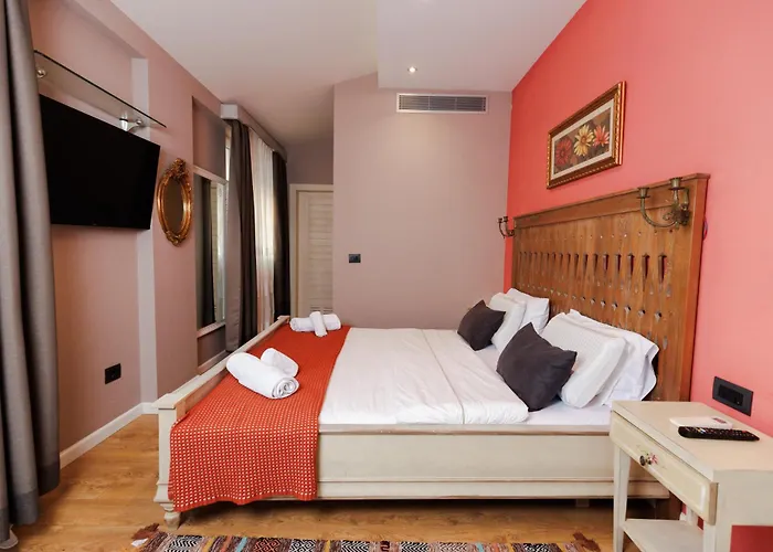 Bujtina E Diellit Boutique Villa *