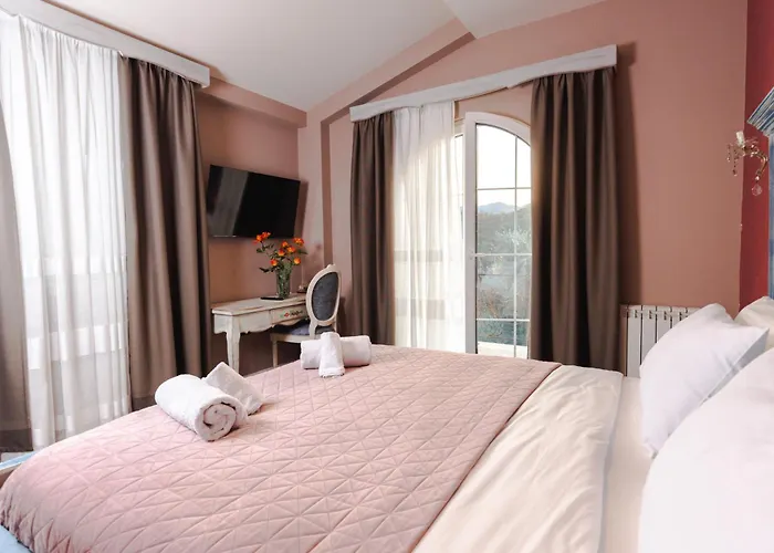 Bujtina E Diellit Boutique *