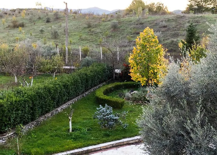 Villa Bujtina E Diellit Boutique *