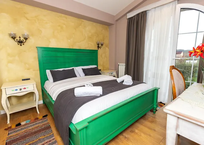 Bujtina E Diellit Boutique וילה