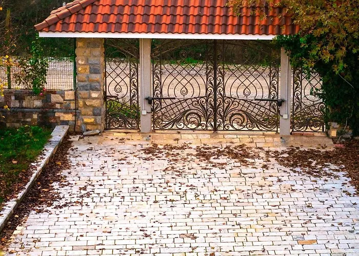 Villa Bujtina E Diellit Boutique *